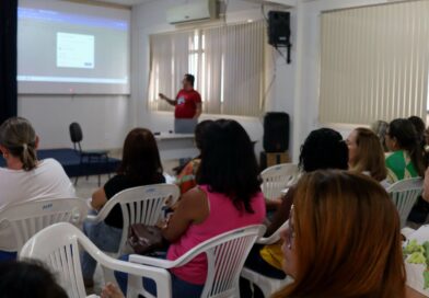 Secretaria Municipal de Educação de Itaperuna capacita professores em ferramentas Google para escolas.