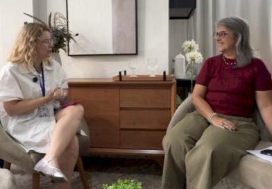 Secretária de Educação fala sobre “Selo Prata” do município em entrevista